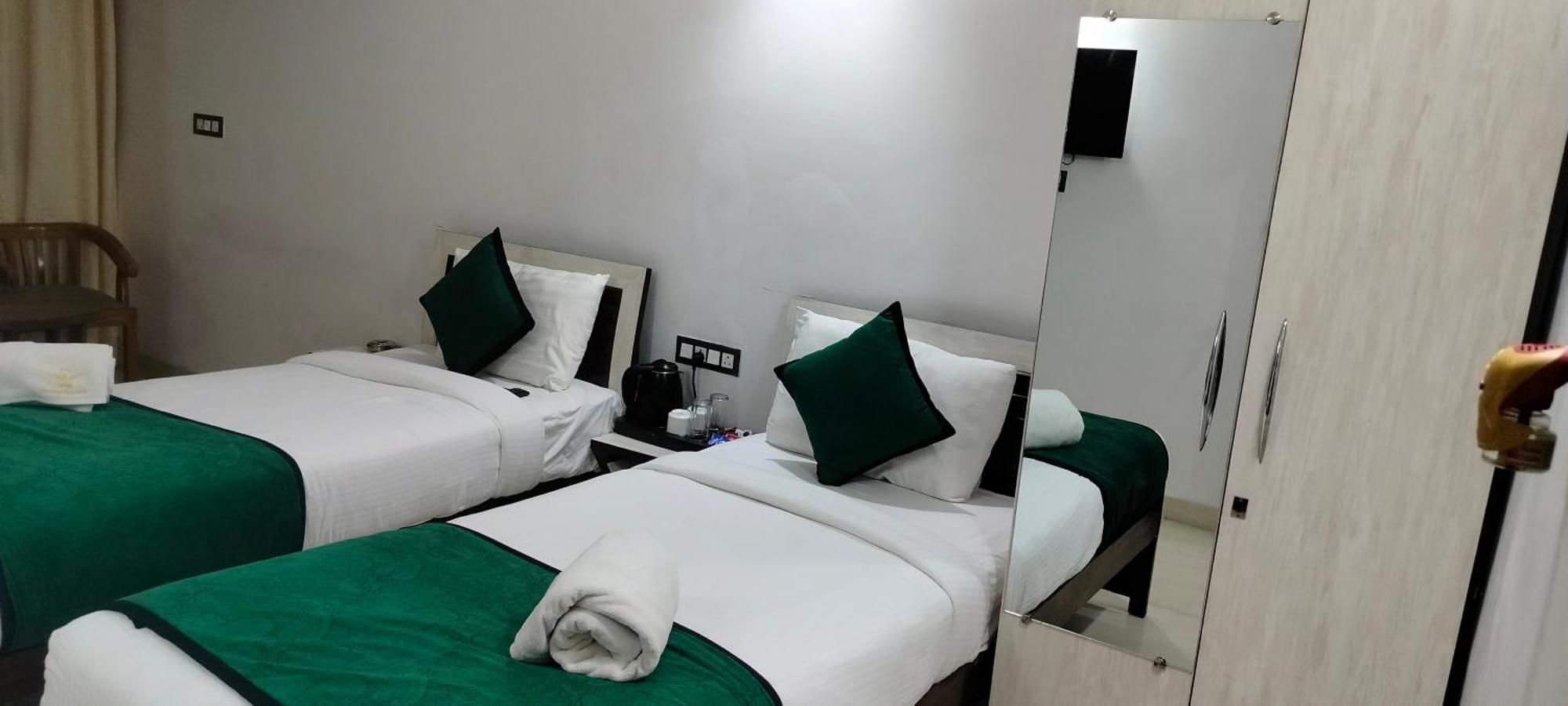 Hotel Aman Residency Аллахабад Екстер'єр фото
