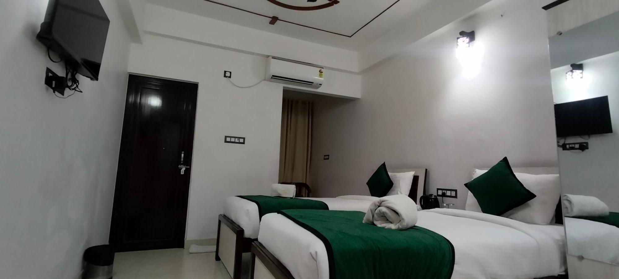 Hotel Aman Residency Аллахабад Екстер'єр фото