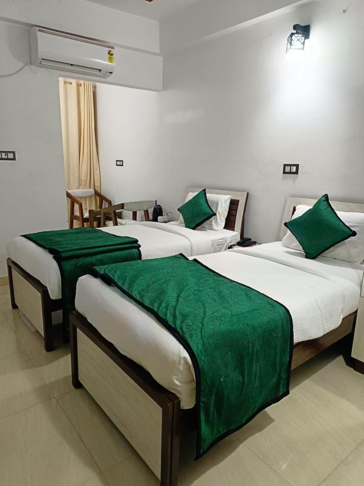 Hotel Aman Residency Аллахабад Екстер'єр фото